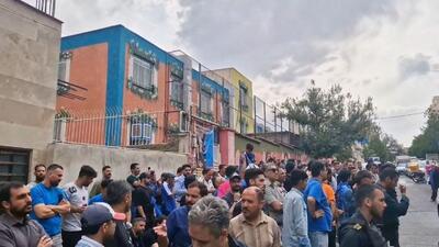 تجمع هواداران استقلال مقابل باشگاه و انتقاد از مدیران