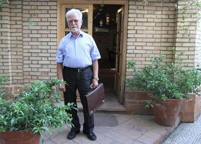 بعد از کودتای ۲۸ مرداد  مجبور به خروج از ایران شدم