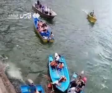 لحظه نفس‌گیر غرق شدن قایق گردشگری در چشمه بل پاوه