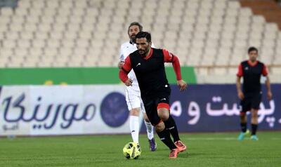 استوری جواد کاظمیان از محل دفن الهه حسین نژاد با پرچم پرسپولیس - پارس فوتبال