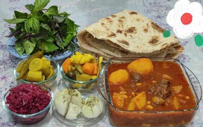از شما/آبگوشت،انواع ترشی خونگی،نان تازه پخت خودم پز،ناهاراتون😋