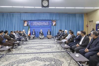 امام جمعه یزد بر ضرورت تجلیل از عالمان بی‌نام‌ و نشان تاکید کرد