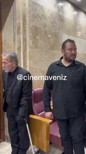 چهره غم زده ابوالفضل پورعرب در مراسم ختم مادرش