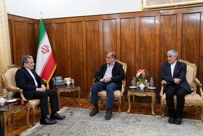 دیدار خسروی‌وفا و کیومرث هاشمی با عراقچی - پارس فوتبال