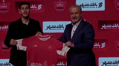 عکس صحرایی و درویش با پیراهن پرسپولیس - پارس فوتبال