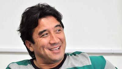 اعتراض خداداد عزیزی نسبت به دستمزد‌های نجومی فوتبالیست‌ها + فیلم - سبک ایده آل