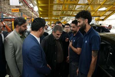 بازدید استاندار سمنان از خطوط تولید فردا موتورز؛ تاکید بر حمایت از تولید داخلی
