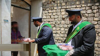توزیع گوشت قربانی متبرک آستان مقدس بانوی کرامت در درب منازل
