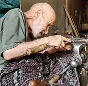 ویدئو تماشایی از هنرنمایی یک پیرمرد 99 ساله ایرانی