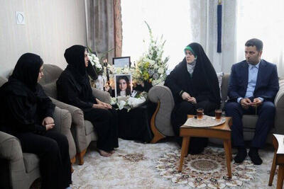 انتقاد تند از حضور دختر پزشکیان در خانه الهه