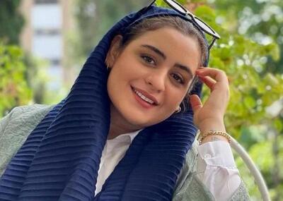 نگاه روز | چهره جدید فاطیما بهارمست با یک شال خاص طرح گوزن