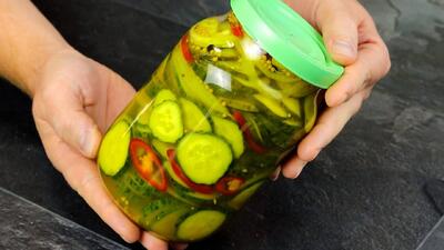 خوشمزه ترین خیارشورهای دنیا! یک دستور پخت سریع و آسان!
