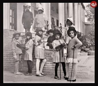 عکس/ ظاهر عجیب نتیجه‌های مظفرالدین شاه ۱۱۹ سال پیش با کلاه شعبده بازی | اقتصاد24
