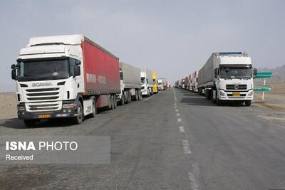 انتقال ۴۹ هزار تن کالای اساسی زنجان از بنادر جنوبی کشور با ناوگان باری جاده‌ای