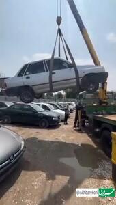 حرکت خطرناک راننده خودروی سواری؛ پراید متخلف بالای داربست رفت!