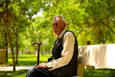 مستمری بازنشستگان تأمین اجتماعی چه زمانی قطع می‌شود؟/ جزئیات