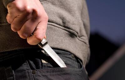 ببینید| حمله وحشتناک اوباش قمه به دست به یک شهروند | رویداد24