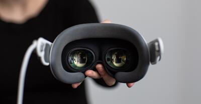 معرفی سیستم‌عامل visionOS 26 با پشتیبانی از کنترلر PSVR2 و ویجت‌های فضایی ویژن پرو
