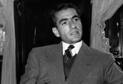 عکس/ «فوزیه، اشرف و محمدرضا پهلوی» در بندر شاهپور؛ اسفند ۱۳۱۷