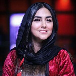 استوری معنی دار خانوم بازیگر طرفدارانش را در بهت فرو برد/استوری هدی زین العابدین با موهای فر جو گندمی+ عکس