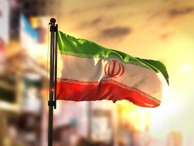 یک معلمِ پرشور با سرودِ ای ایران در صحنه غوغا کرد!