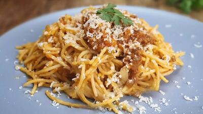 طرز تهیه اسپاگتی با سس بلونز غذای ملی ایتالیا