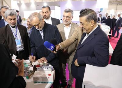 بازدید رئیس جمهور از نمایشگاه ایران هلث 1404+فیلم - اکونیوز
