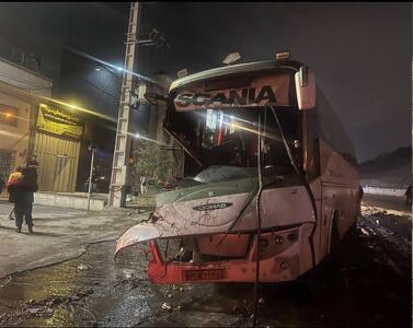۱۲ مصدوم در تصادف اتوبوس و کامیون در محور جاجرود