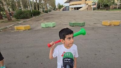حضور هوادار مردم آزار در ورزشگاه آزادی!