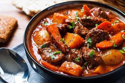 طرز تهیه خوراک گوشت و سبزیجات خوش‌طعم و ساده