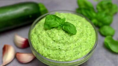 سس پستو خوشمزه با ریحان تازه؛ مناسب هر غذایی! | طرز تهیه پستوی اصل ایتالیایی؛ خوش‌عطر و چندکاره