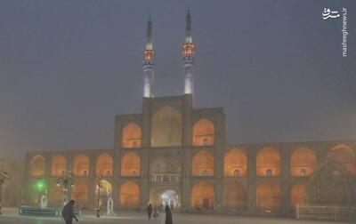 عکس/ طوفان شدید گرد و خاک در یزد