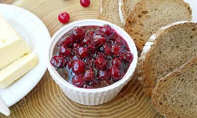 طرز تهیه مربای آلبالو+ نکات شکرک نزدن و خوش‌رنگ شدن