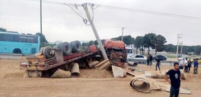 7 نفر مصدوم در حادثه واژگونی تریلی در جاده اصفهان-مبارکه