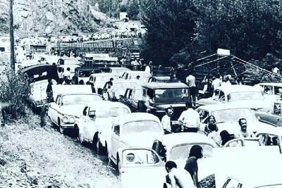 65 سال قبل صف پمپ بنزین در ترافیک جاده چالوس این شکلی بود!