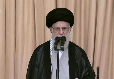 تصویری از ۲۴ سالگیِ رهبر انقلاب در حال قایق سواری