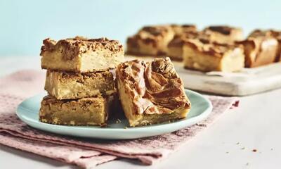 طرز تهیه کیک بلوندی نوتلا و کره بادام‌زمینی