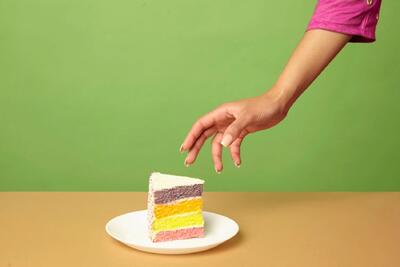 ۳ مدل کیک رژیمی و کم کالری برای لذت شیرینی بدون نگرانی