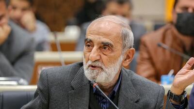 حسین شریعتمداری: از گروسی باید شکایت کنیم او را به کشور راه ندهید