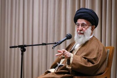 رهبر انقلاب: این که ما اختلافات سلیقه‌ای و سیاسی و کاری خودمان را به شکل دعوا و اختلاف مطرح کنیم این همیشه مضر است، امروز از همیشه مضرتر است / امروز بیشتر از همیشه اختلاف و یقه‌گیری به ضرر است ولو این یقه‌گیری فرض کنید که بخاطر مسئله‌ی شخصی هم نباشد / جبهه‌بندی نشود و این‌جور نباشد که بلندگوی مجلس اختلاف را نشان بدهد