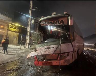 تصادف اتوبوس و کامیون در محور جاجرود؛ ۱۲ مصدوم و رهاسازی ۷ نفر از اتوبوس
