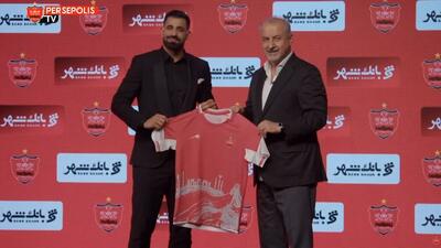 لحظه تمدید قرارداد حسین کنعانی با باشگاه پرسپولیس