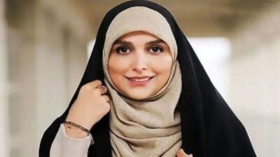 تصویر روز | ست جذاب شال و مانتو؛ رونمایی از مانتو عبایی شیک مژده لواسانی | گلی شی