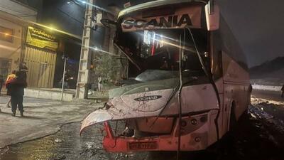 ۱۲ مصدوم در حادثه تصادف اتوبوس با کامیون