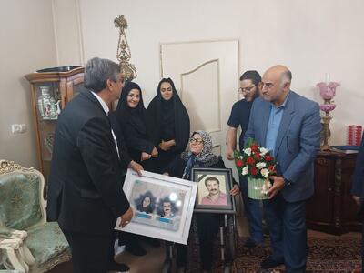 فیلم| دیدار معاون رییس جمهور با خانواده‌های شهدا و ایثارگران در بروجرد