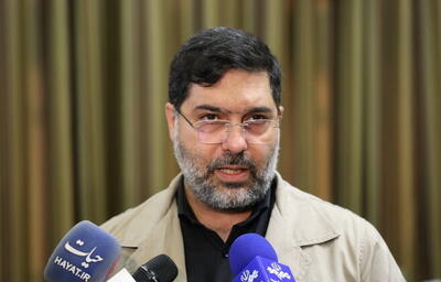 دست‌فروشی یک پدیده فرهنگی و اجتماعی است/ راسته خیابان انقلاب باید به‌درستی ساماندهی شود