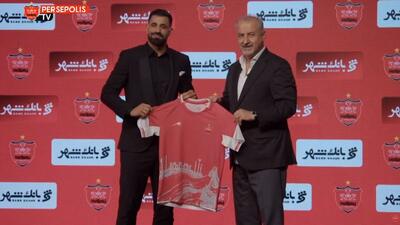 لحظه تمدید قرارداد حسین کنعانی با باشگاه پرسپولیس
