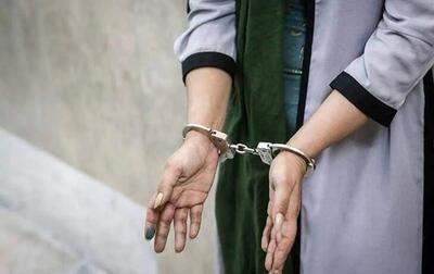 بازداشت مادر بی رحمی که  دخترسه ساله اش را به قصد کشت داخل قفس خرس انداخت/ عکس