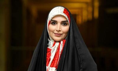 اشک‌های مژده لواسانی با شنیدن صدای پدرش در برنامه ۱۰۰۱+ فیلم