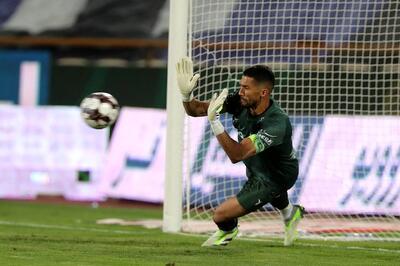 ببینید شوت رونالدو دست سیدحسین حسینی را کبود کرد!